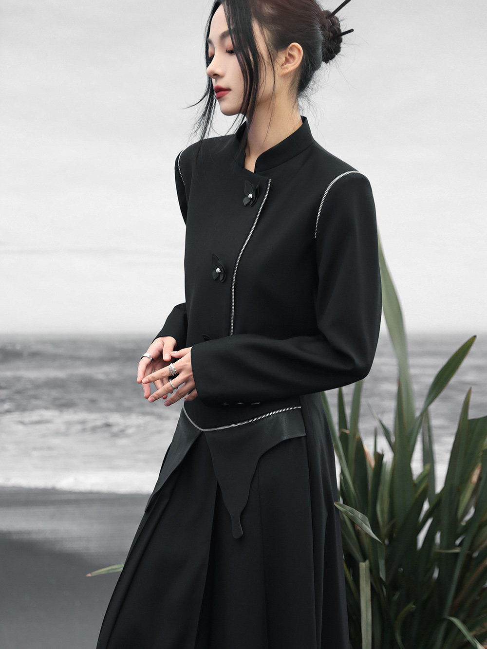 Black Stand-Up Collar Butterfly Buckle Suit Top