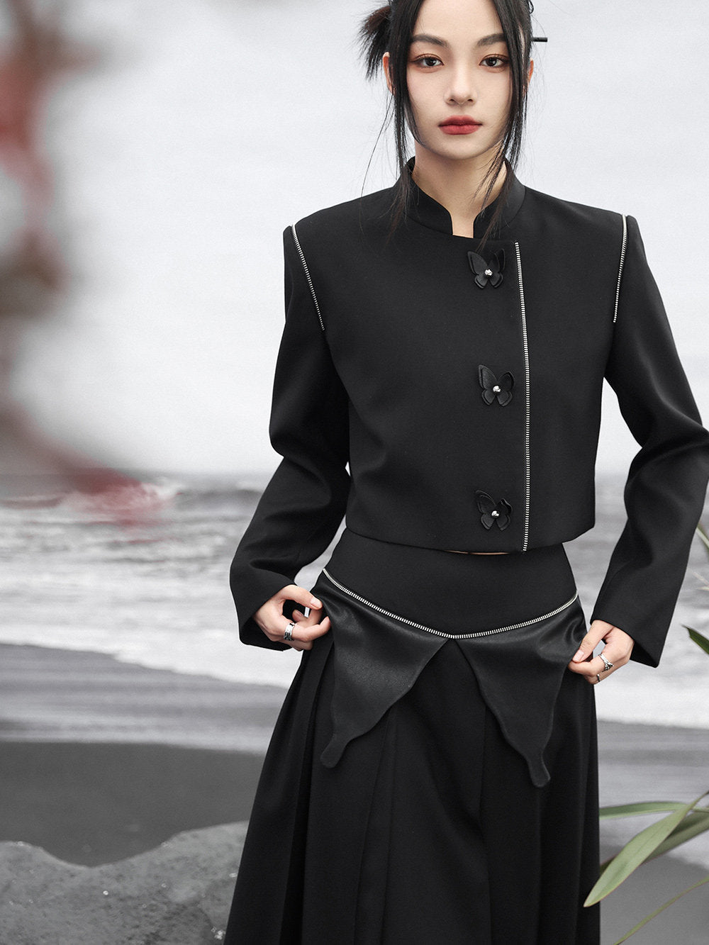 Black Stand-Up Collar Butterfly Buckle Suit Top