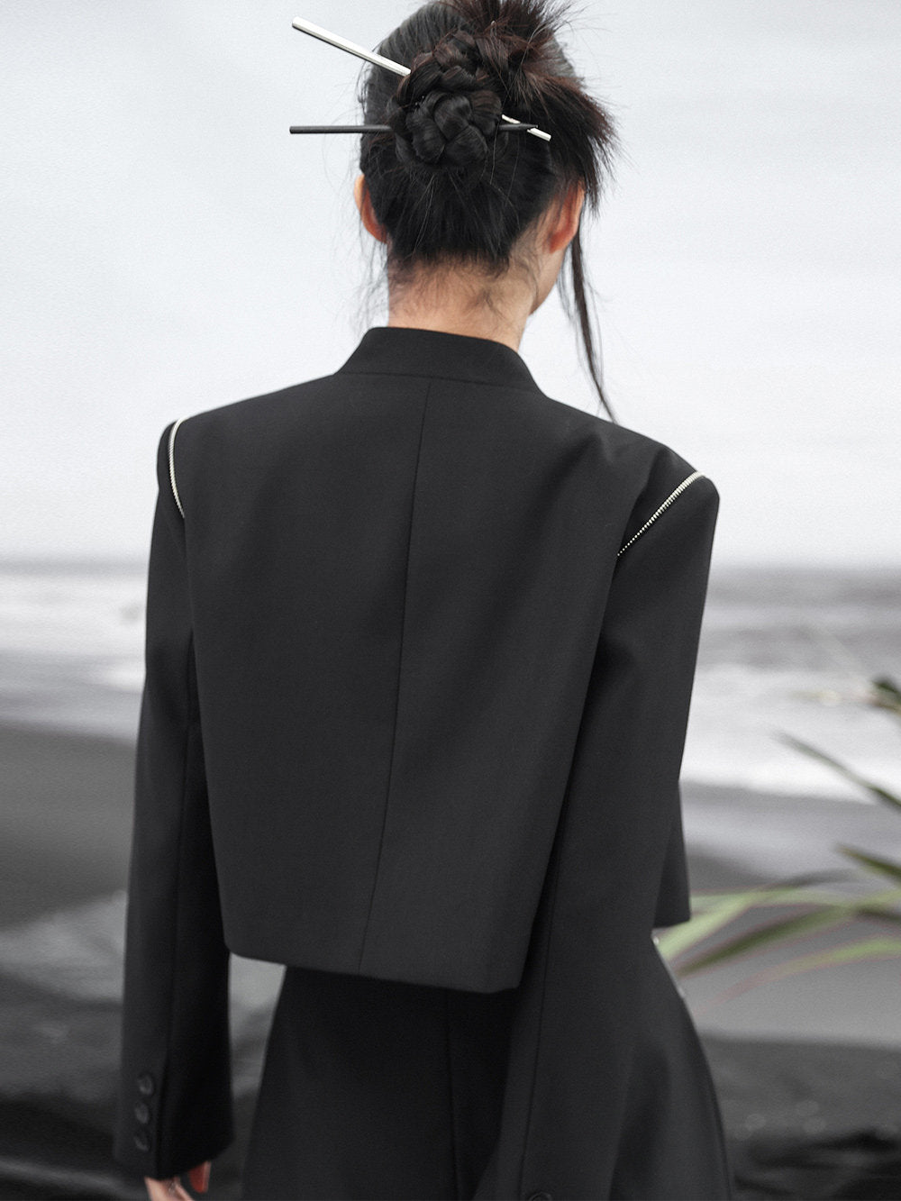 Black Stand-Up Collar Butterfly Buckle Suit Top