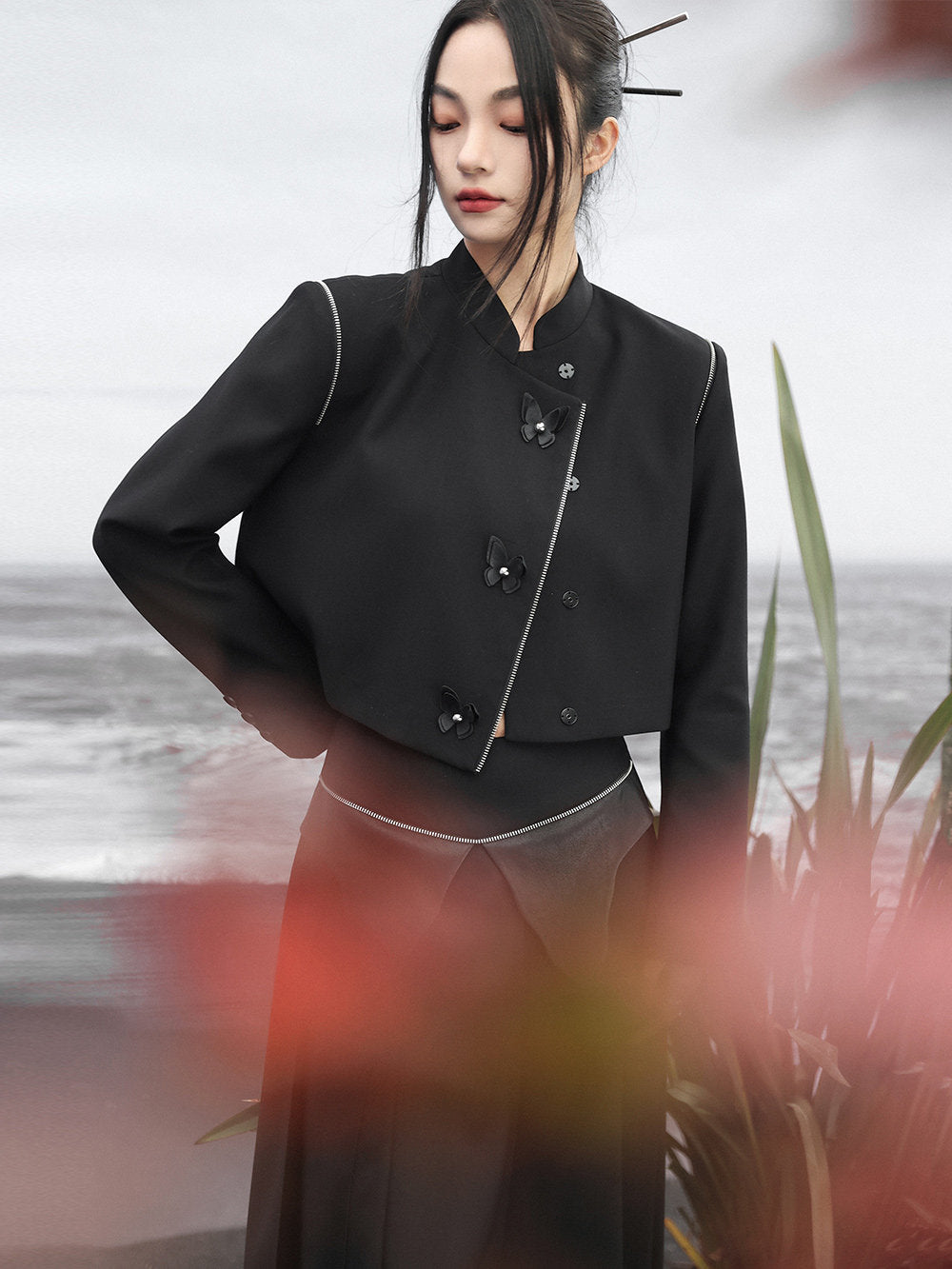 Black Stand-Up Collar Butterfly Buckle Suit Top