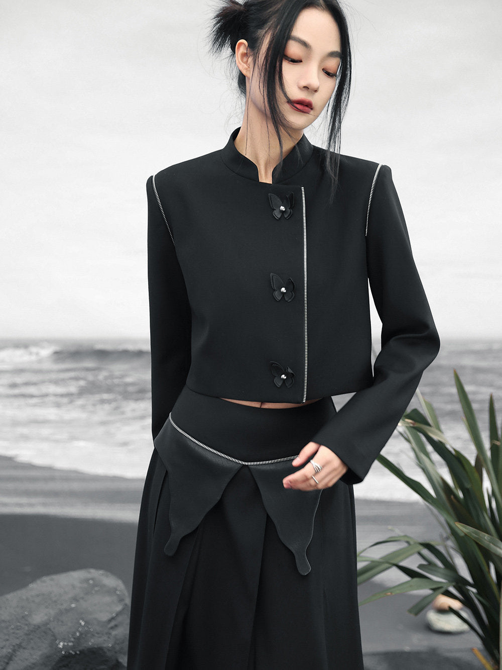 Black Stand-Up Collar Butterfly Buckle Suit Top