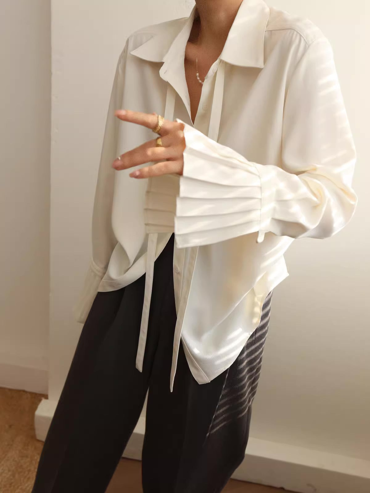 Hepburn Style Pleated Accordion Sleeves Shirt